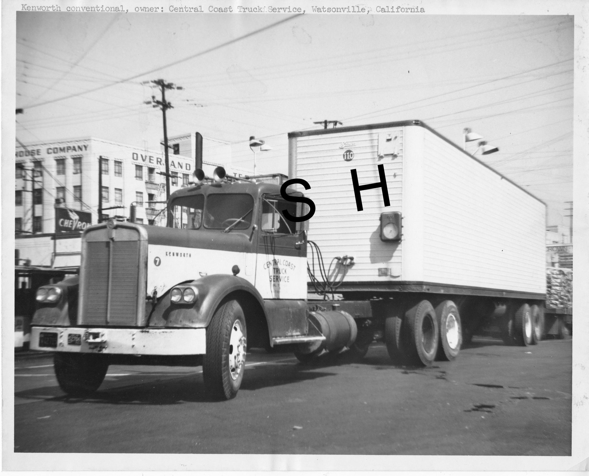8 X 10 ORIGINAL B & W PHOTO KW CENTRAL COAST TRUCK SERVICE - Transportation Treasures