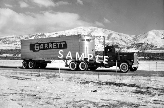 Late '40's KW Fruehauf stainless steel round-front trailer GARRETT FREIGHTLINES - Transportation Treasure